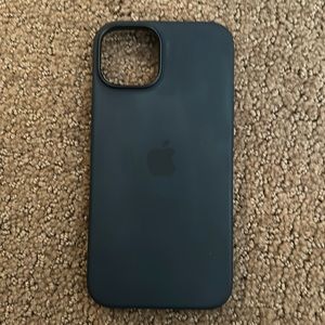 iPhone 14 black Apple case. Silicone. Magsafe